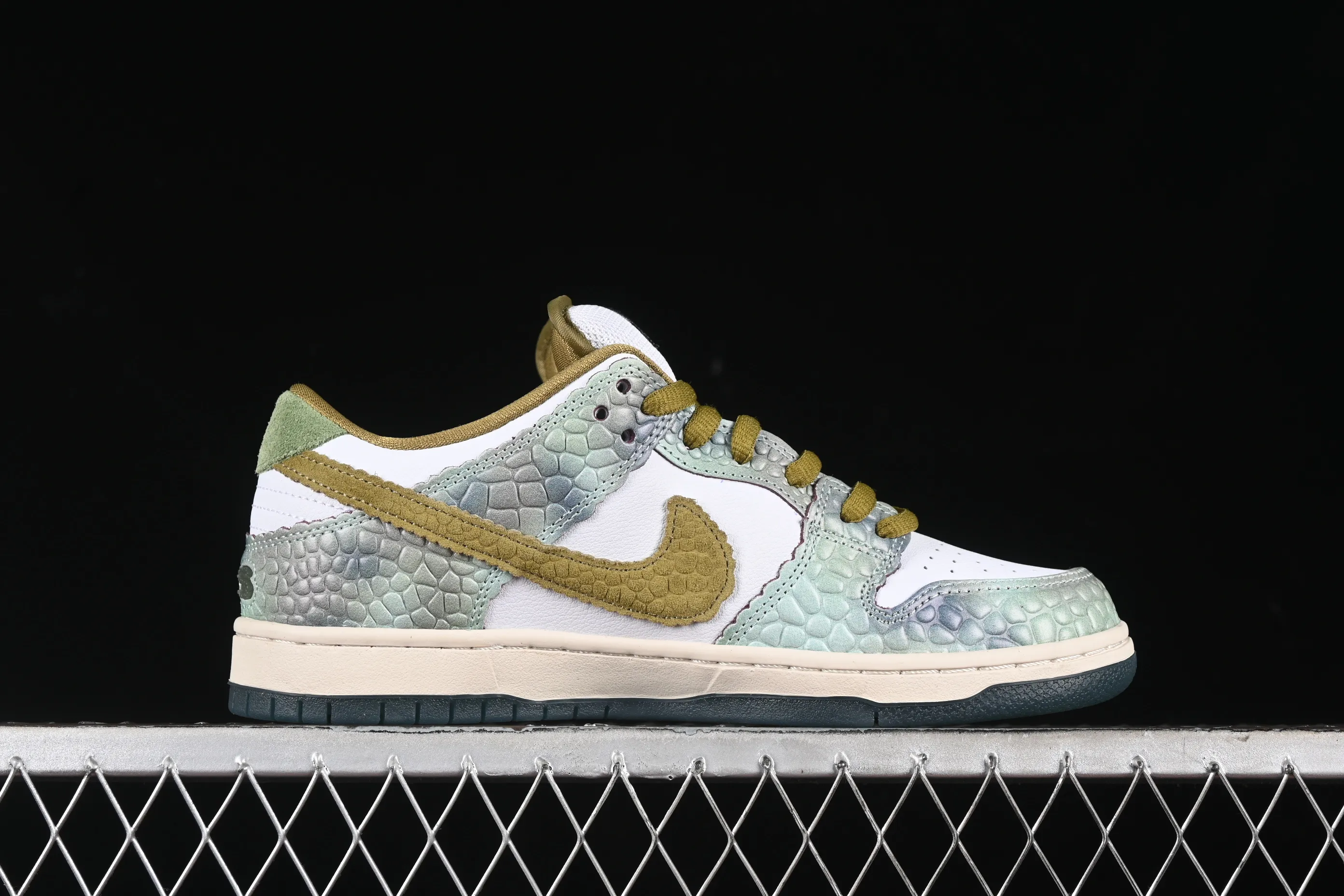 All Categories Nk SB Dunk Series Nk SB Dunk Low Low-top sneakers C version Alexis Sablone x Nk SB Dunk Low Reptile SB low-top casual sneakers HJ3386-300